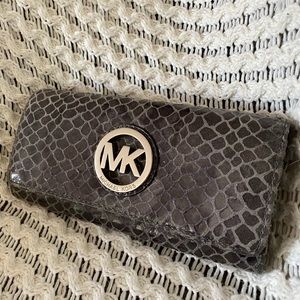 Authentic!! Michael Kors Leather Snakeskin Wallet